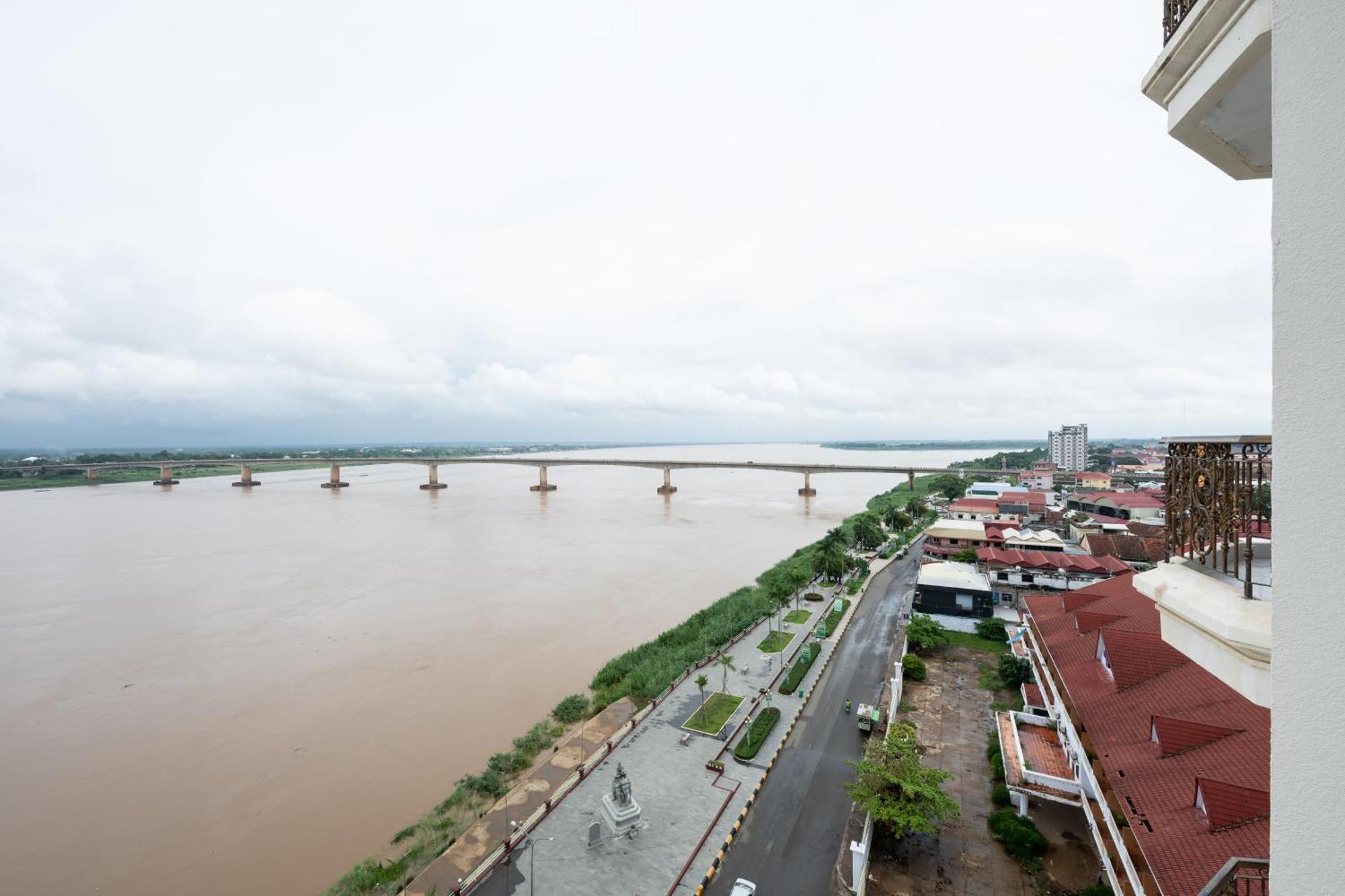 Lbn Asian Hotel Kampong Cham Εξωτερικό φωτογραφία